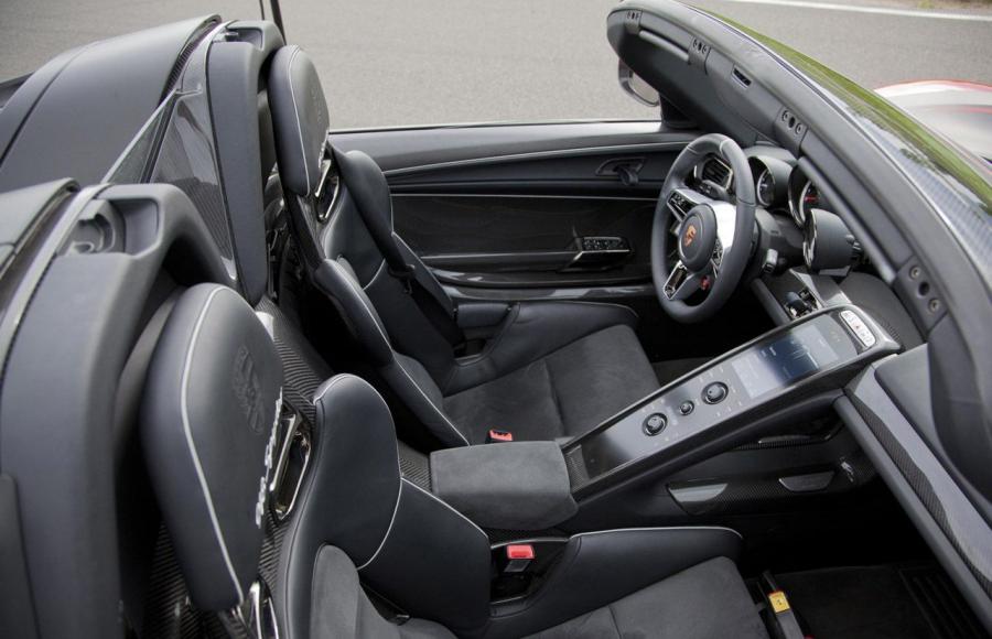  Porsche 918 Spyder 2015 года  (фото 5 из 32)